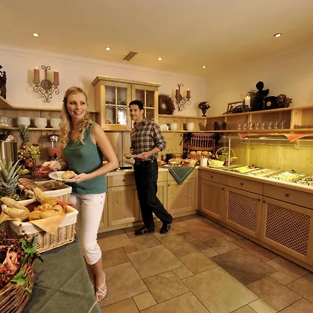 By Zillners 滨湖采尔